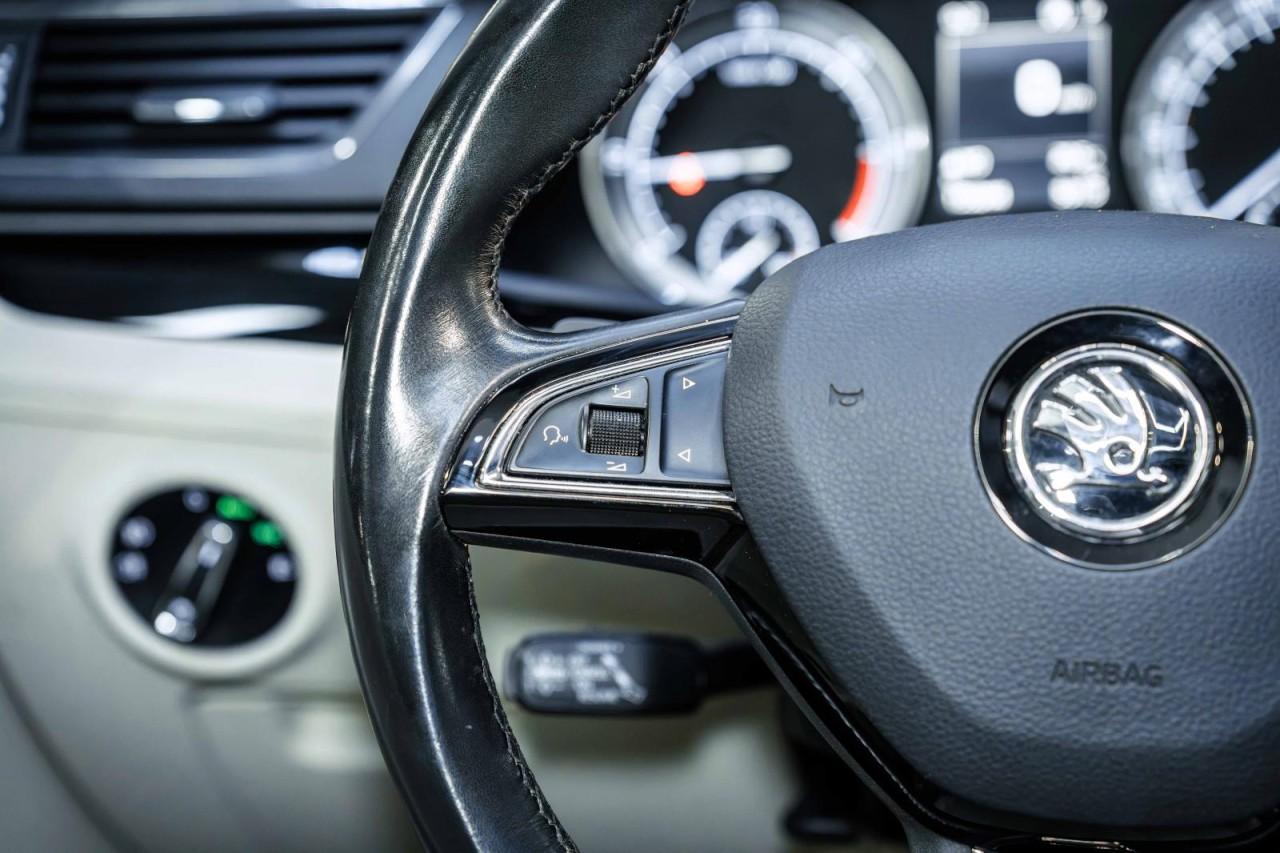 Skoda Superb Combi L&K 2.0 TDI 190 ch DSG 4x4 / Toit panoramique / Canton / Sièges ventilés / Chauffage auxiliaire