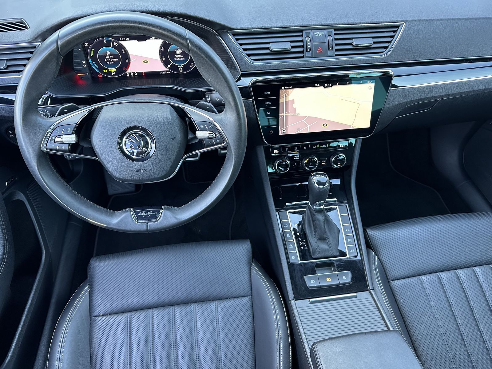 Fahrzeugabbildung SKODA Superb Combi 1.4 TSI L&K iV NAV+LED+AHK+360°+ACC