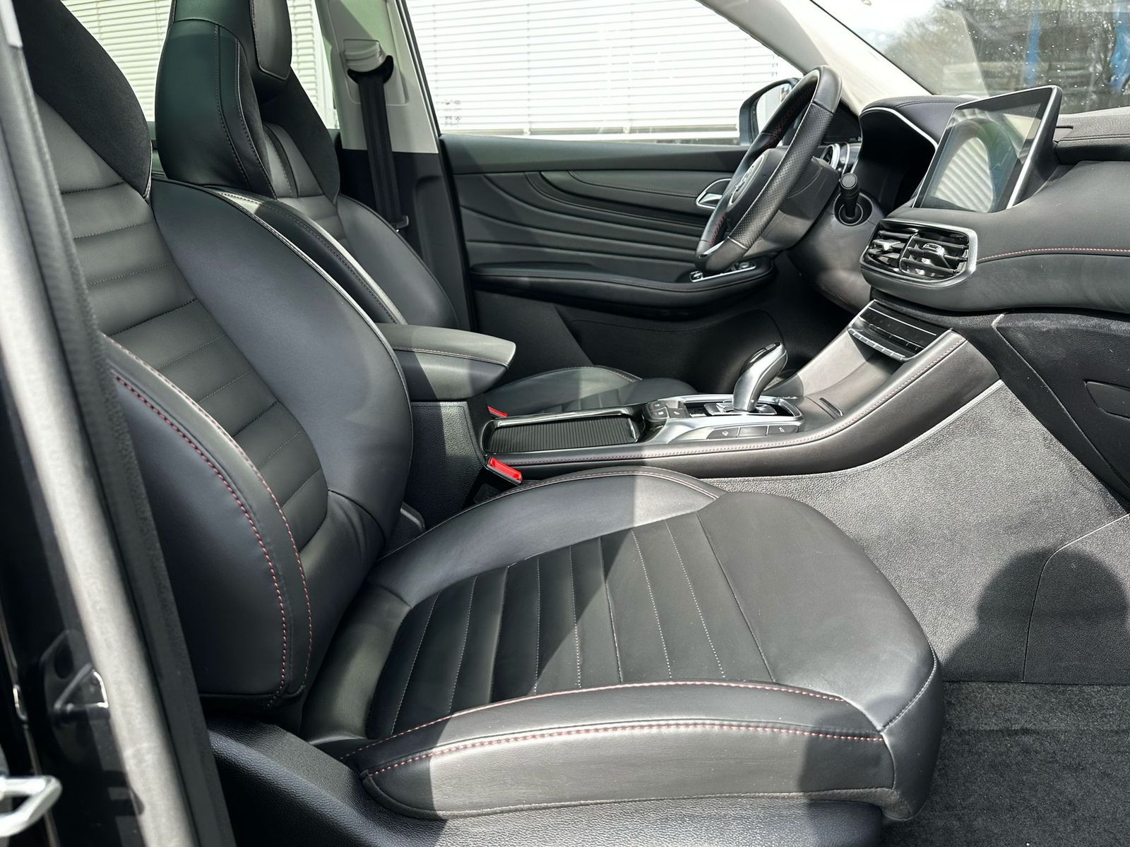 Fahrzeugabbildung MG EHS Luxury PANO+LEDER+NAVI+SHZ+KAMERA+ACC+360°+