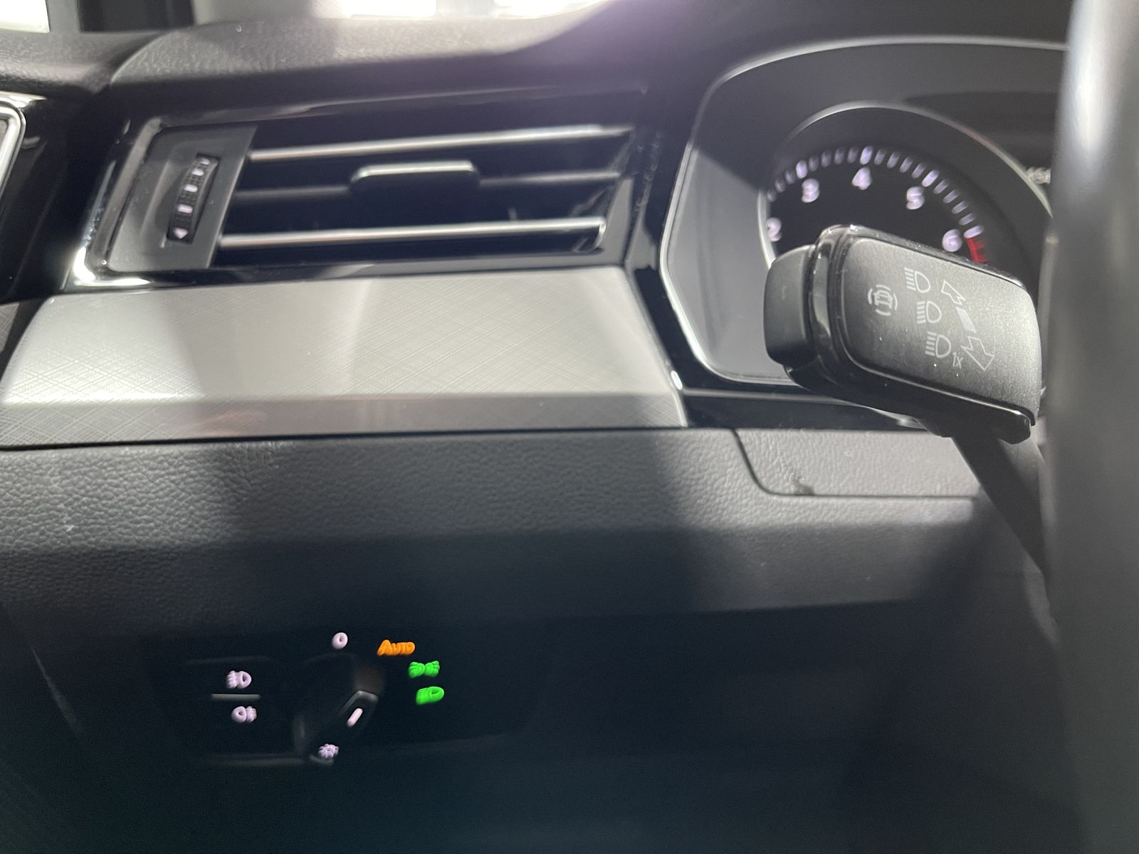 Fahrzeugabbildung Volkswagen Passat Variant Business 1.5 TSI*LED*Navi*Cam*
