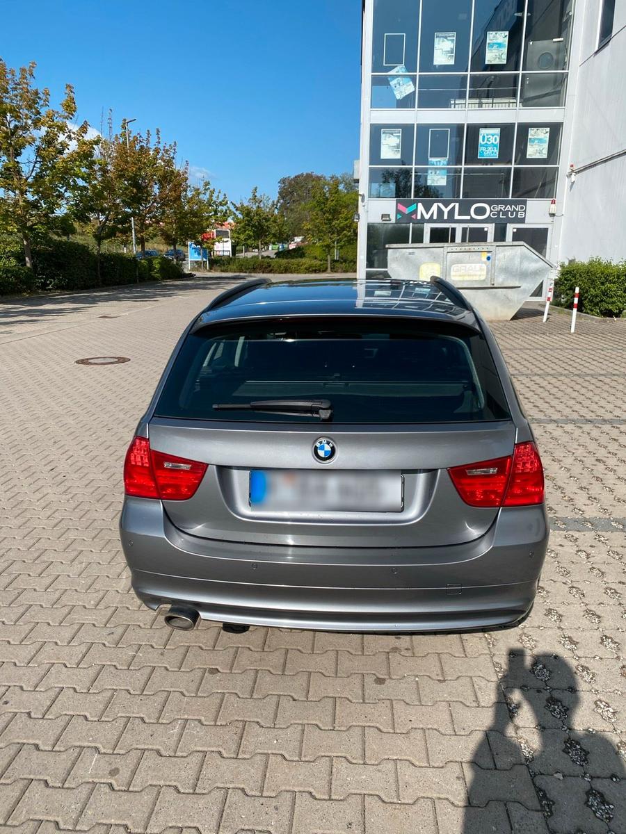BMW 320 2011 — photo 5