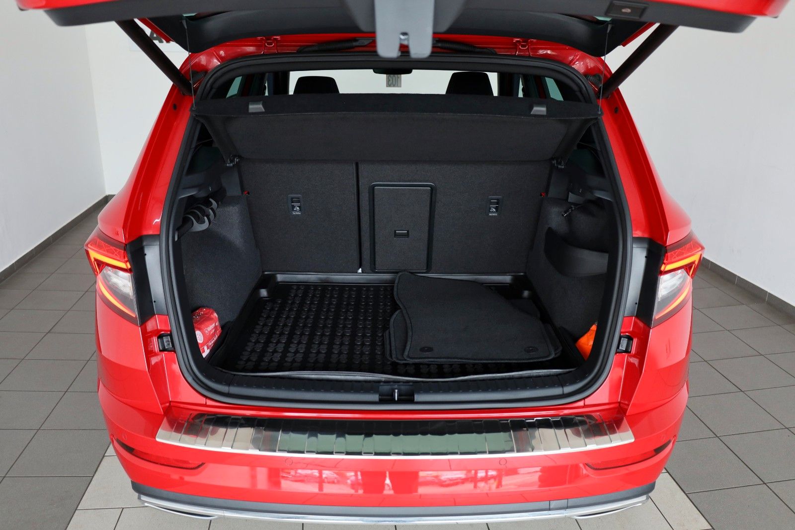 Fahrzeugabbildung SKODA Karoq Sportline 4x4 Navi,LED,Panorama,Apple CarP