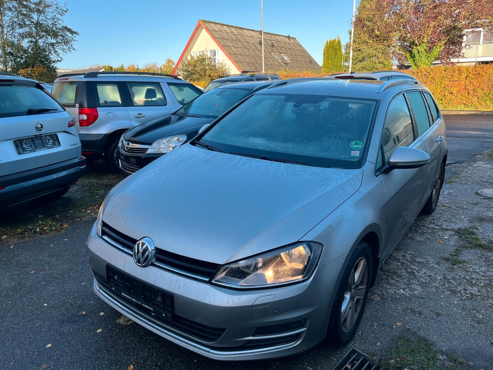 Volkswagen Golf 2015 — салон