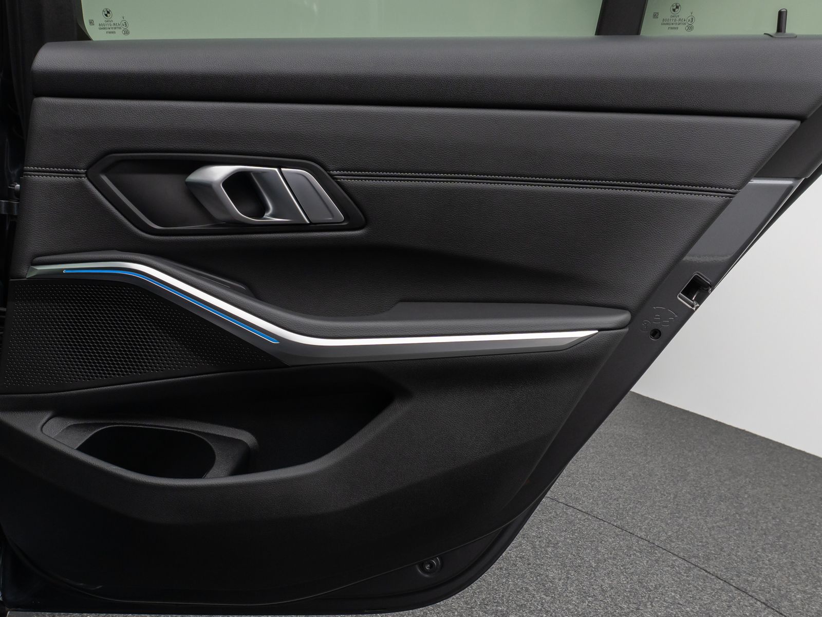 Fahrzeugabbildung BMW 330e xD Sport Line Panorama Laser Kamera HUD DAB