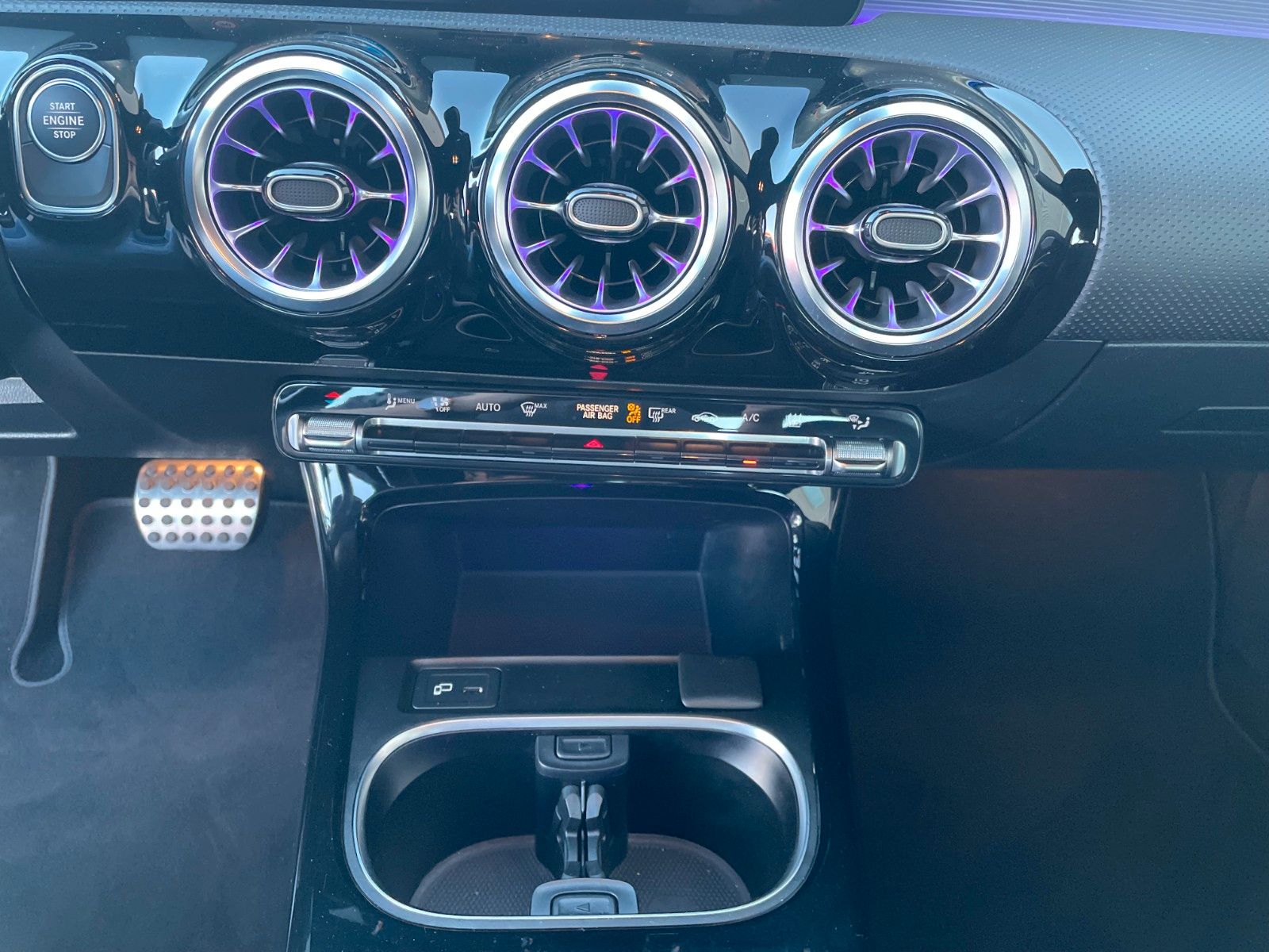 Fahrzeugabbildung Mercedes-Benz A 250e Limo+AMG+Ambiente+RFK+19Zoll+MBUX+LED+