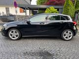 Mercedes-Benz A 180 Automatik Pano Navi Sportsitze Kamera Top - Mercedes-Benz A 180 Gebrauchtwagen in Hamburg