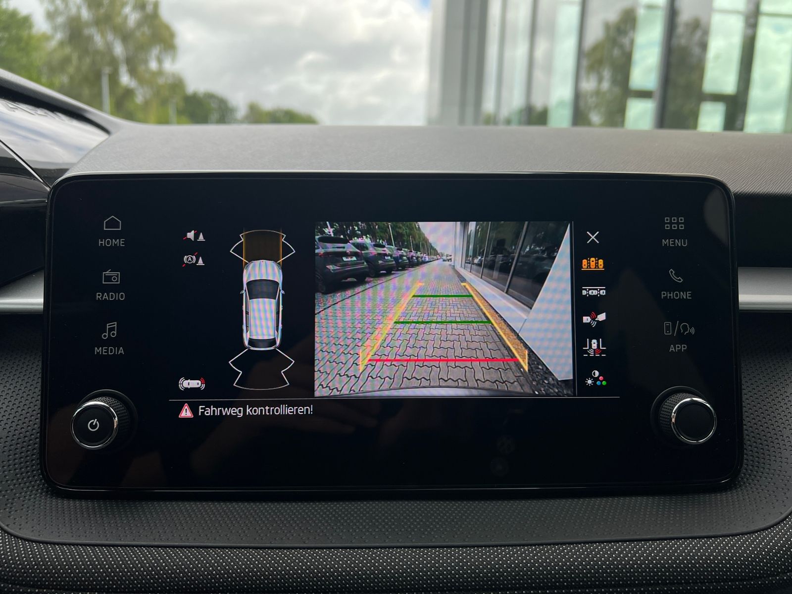 Fahrzeugabbildung SKODA Fabia Selection Tour 1.0 TSI *Vorb. AHK, LED, Ka