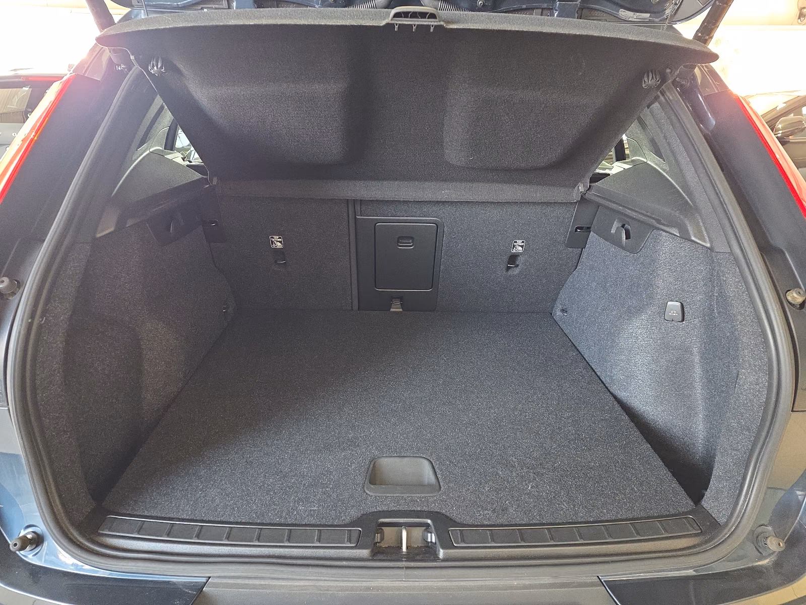Volvo XC40 T3 Momentum Pro ACC BLIS AHK Kamera LED SHZ
