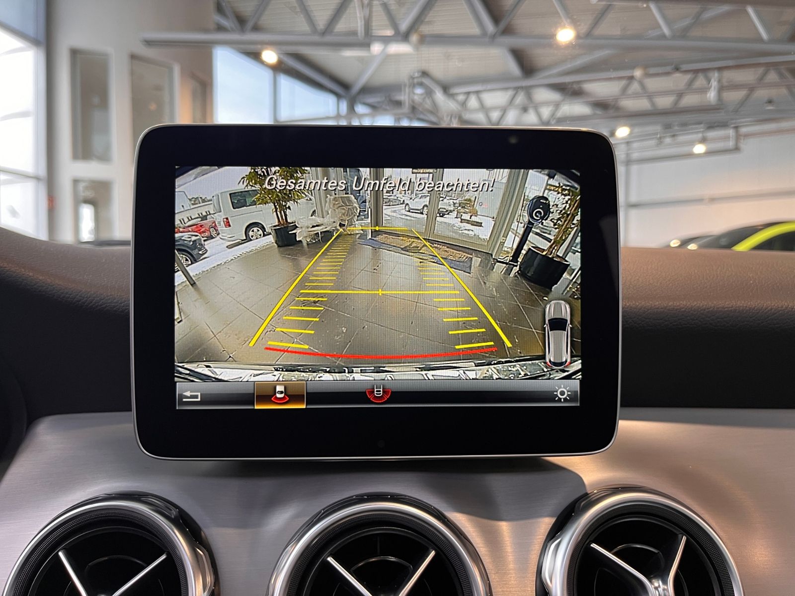 Fahrzeugabbildung Mercedes-Benz GLA 250 4Matic AMG Line AHK PANO RFK 19"