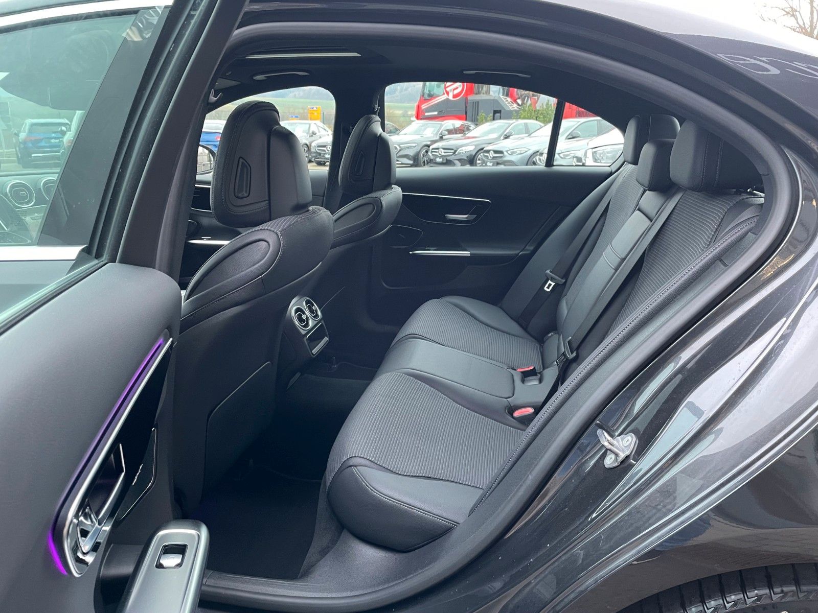 Fahrzeugabbildung Mercedes-Benz C 300 e Avantgarde Digital+S-Dach+AHK+Distr+