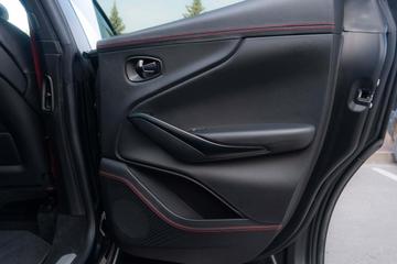 صورة مصغرة 35 لـ 2021 Aston Martin DBX
