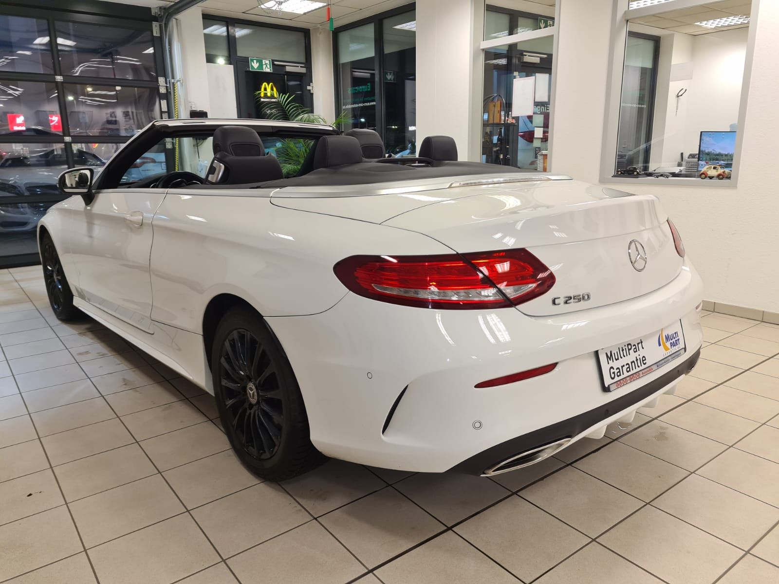 Fahrzeugabbildung Mercedes-Benz C 250 Cabrio / LED / NAVI / AMG-Line /SCHECKHEFT