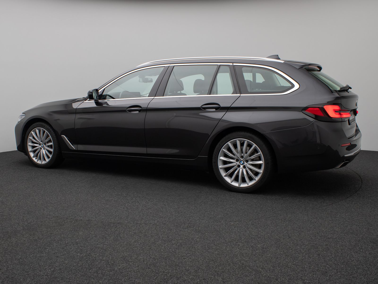 Fahrzeugabbildung BMW 530d xD Luxury Line Kamera HUD DAB H/K Laser AHK