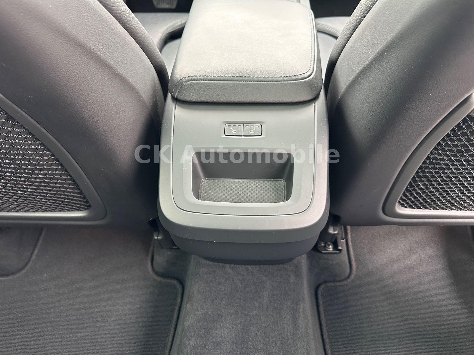 Fahrzeugabbildung Volvo XC60 B4 Plus Bright AWD/Navi/Leder/Pano/LED/Kam.