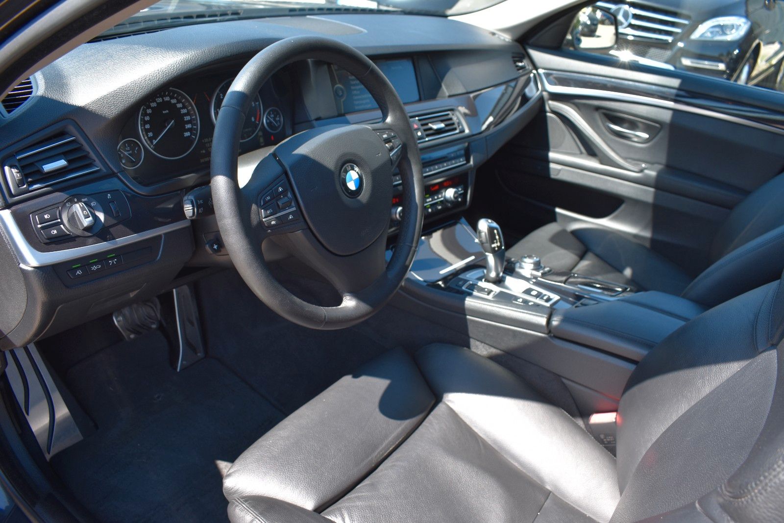 Fahrzeugabbildung BMW 530d Limousine xDrive AHK/Memory/ACC/SLI/Leder
