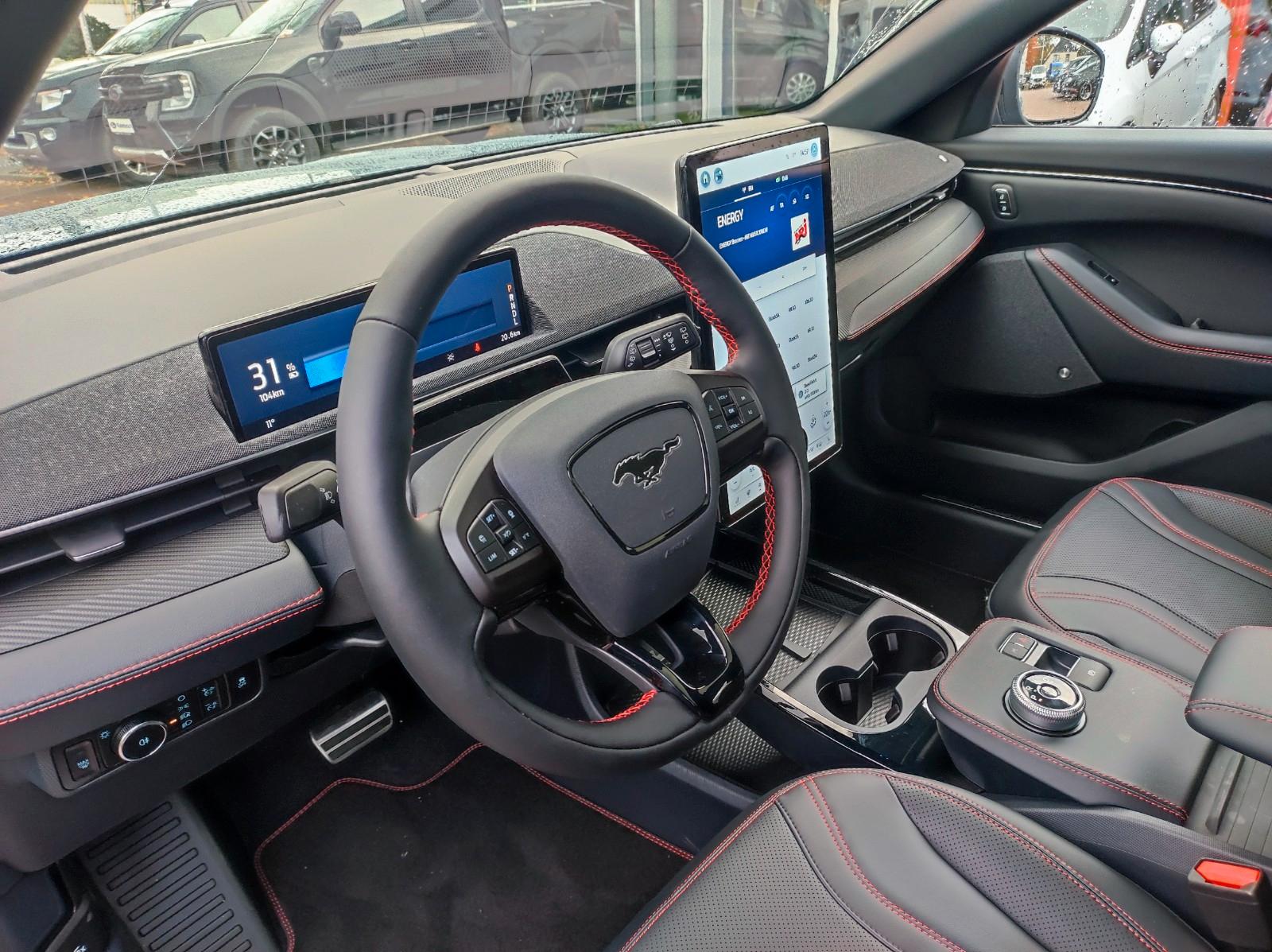 Ford Mustang Mach-E Standard Range 198kW, AWD Premium