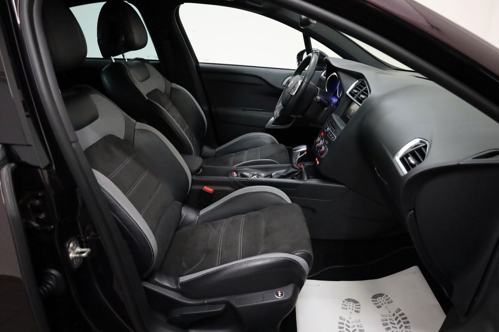Fahrzeugabbildung DS Automobiles DS4 Crossback T.Leder,Navi,Kamera,SH,