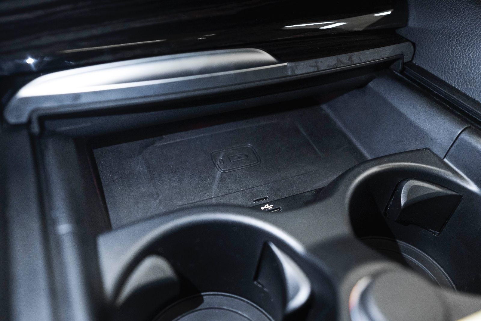 Fahrzeugabbildung BMW 530i xDrive M-Performance HUD LED KAM TOTW NAV