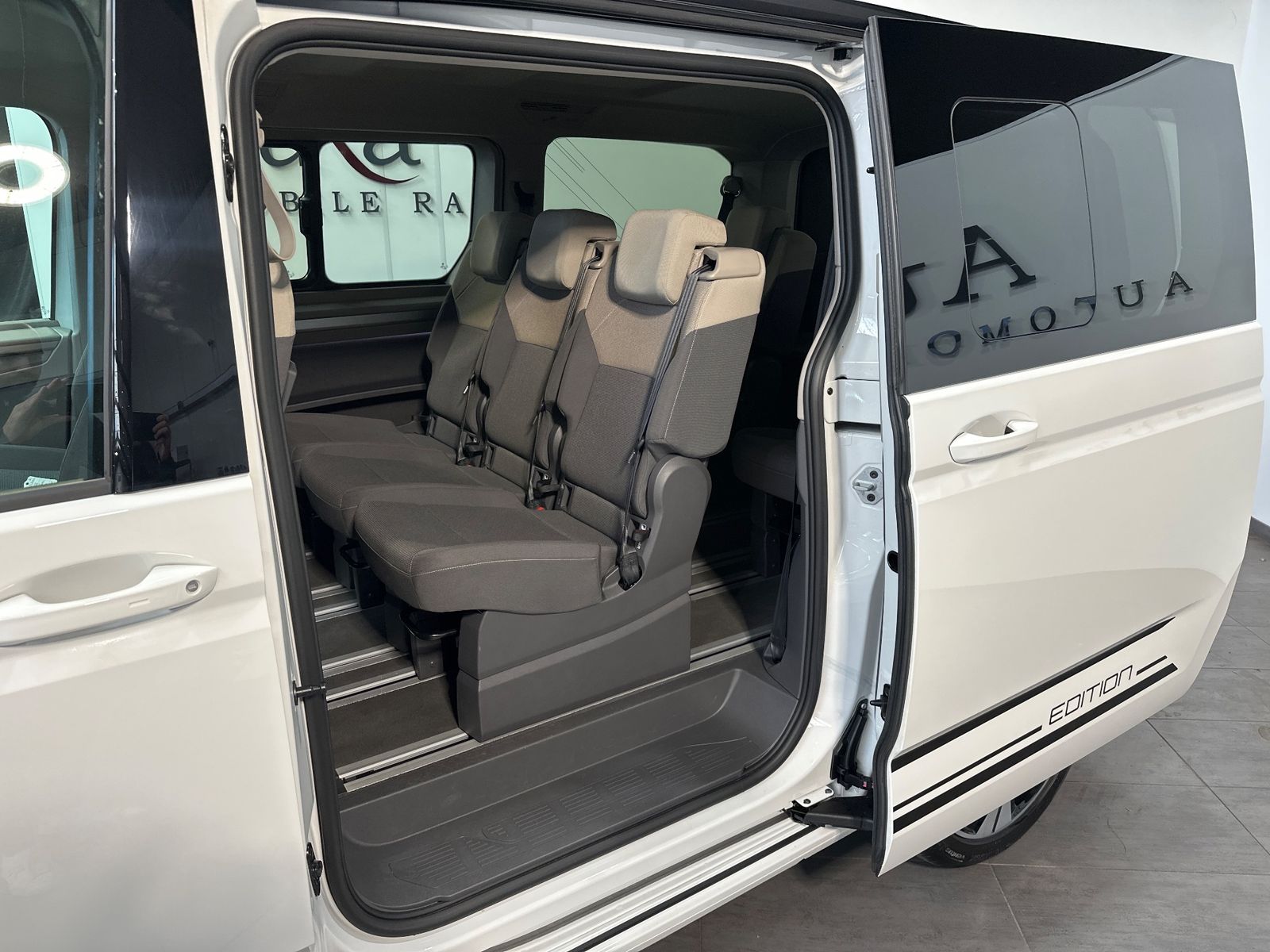 Fahrzeugabbildung Volkswagen T7 Multivan NAV+IQ-LIGHT+AHK+STHZG+ACC+HUD+KAM