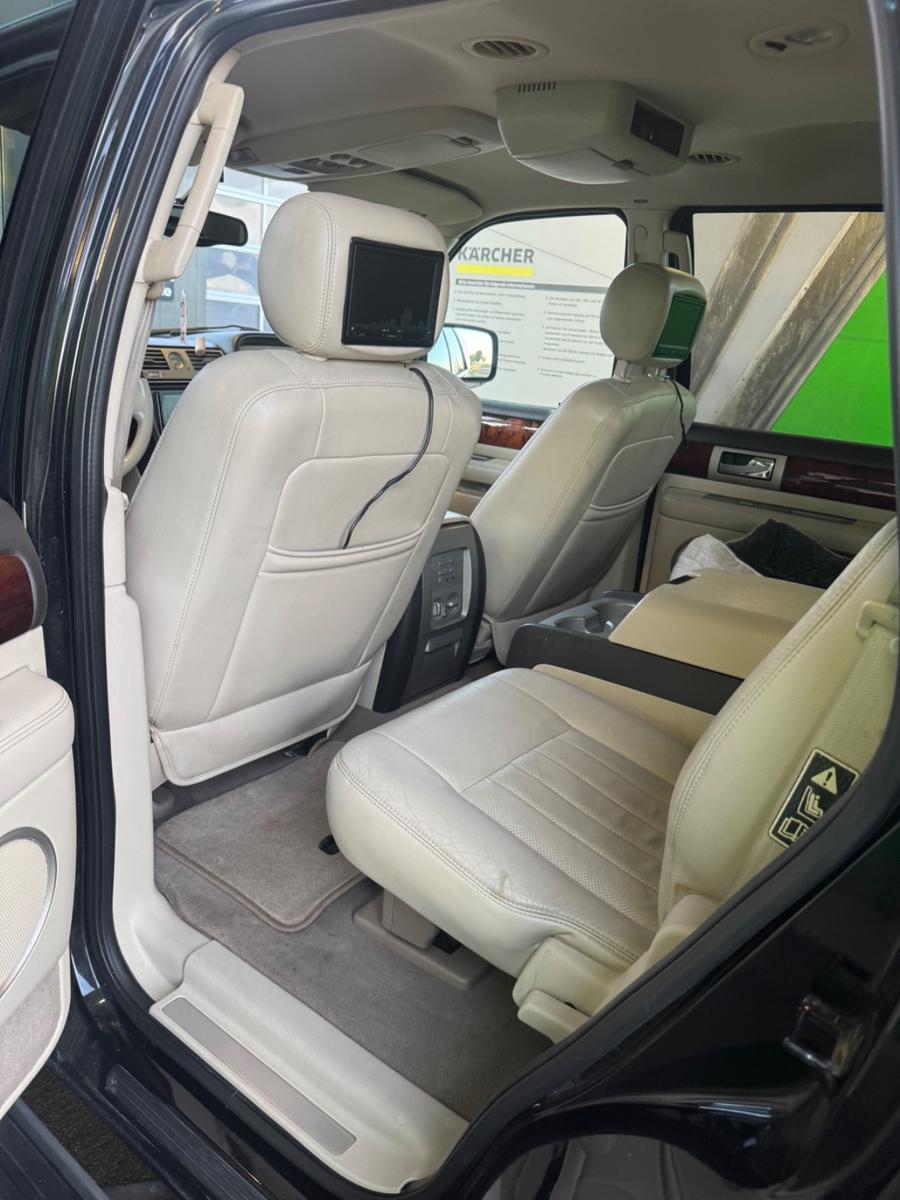 Lincoln Navigator