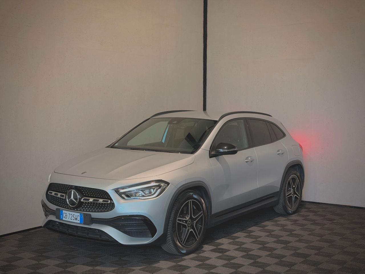 MERCEDES-BENZ Mercedes-Benz GLA 250 4Matic AMG Premium - MINIM