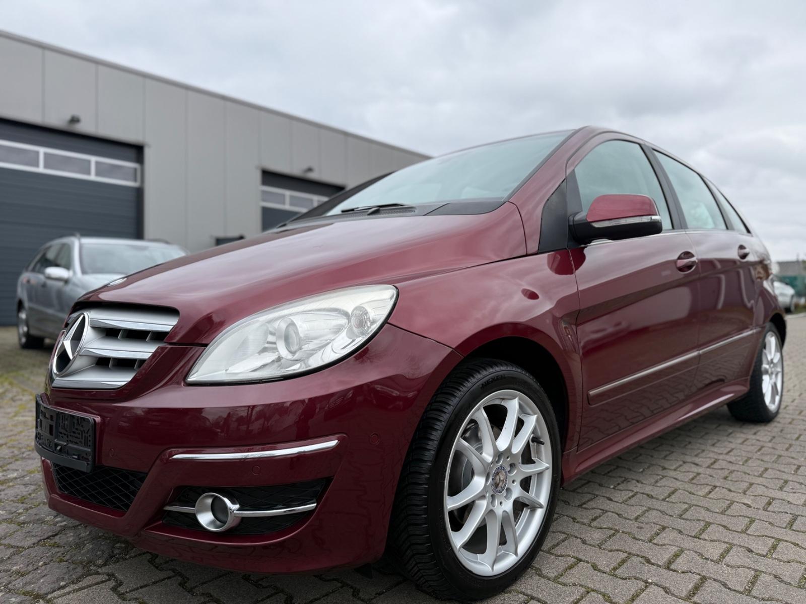 Mercedes-Benz B 180*AUTOMATIK*SHZ*TEILLEDER*17"ALU*AWR*