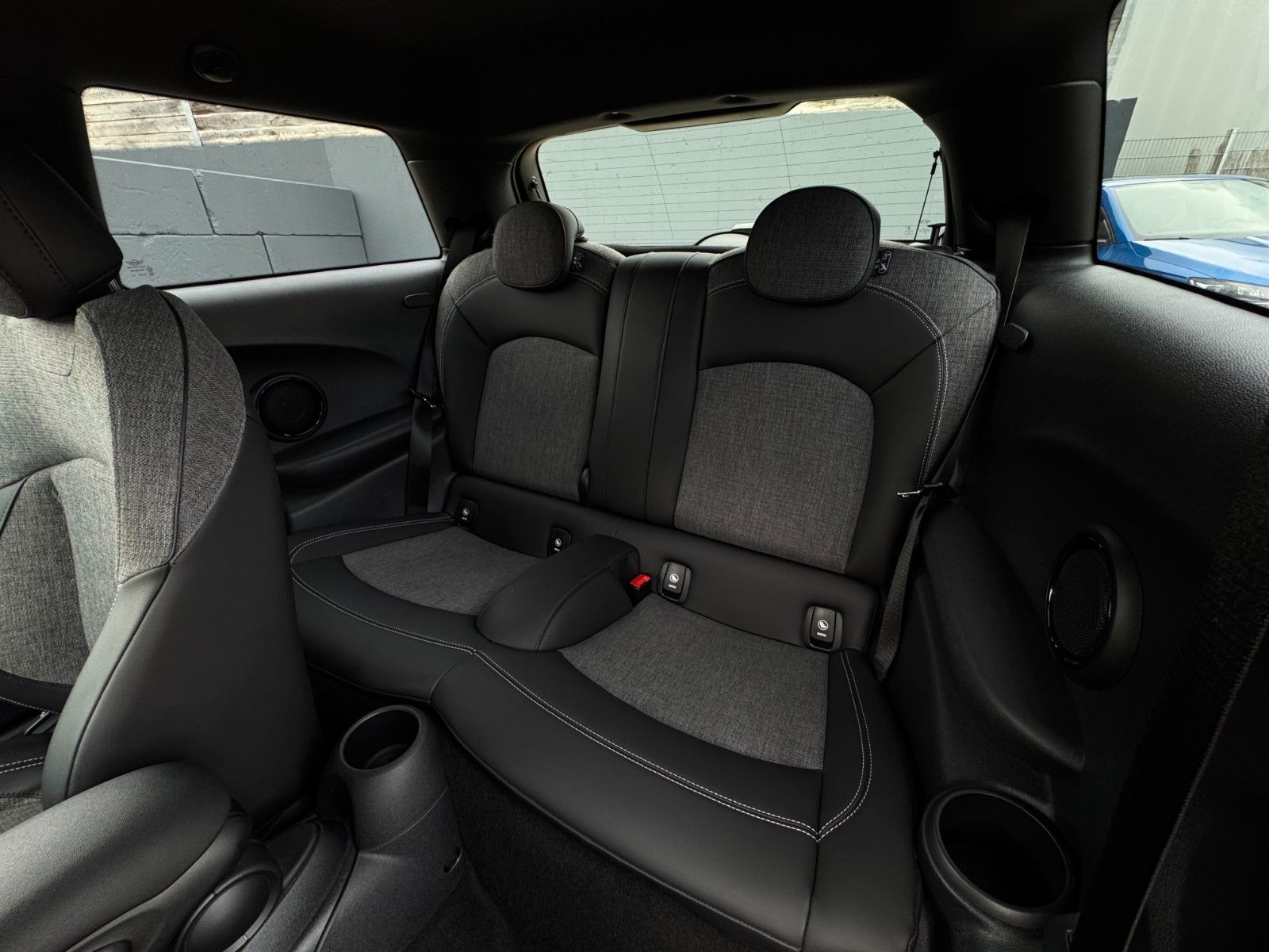 Fahrzeugabbildung MINI ONE Aut. CarPlay Navigation Tempomat PDC SHZ
