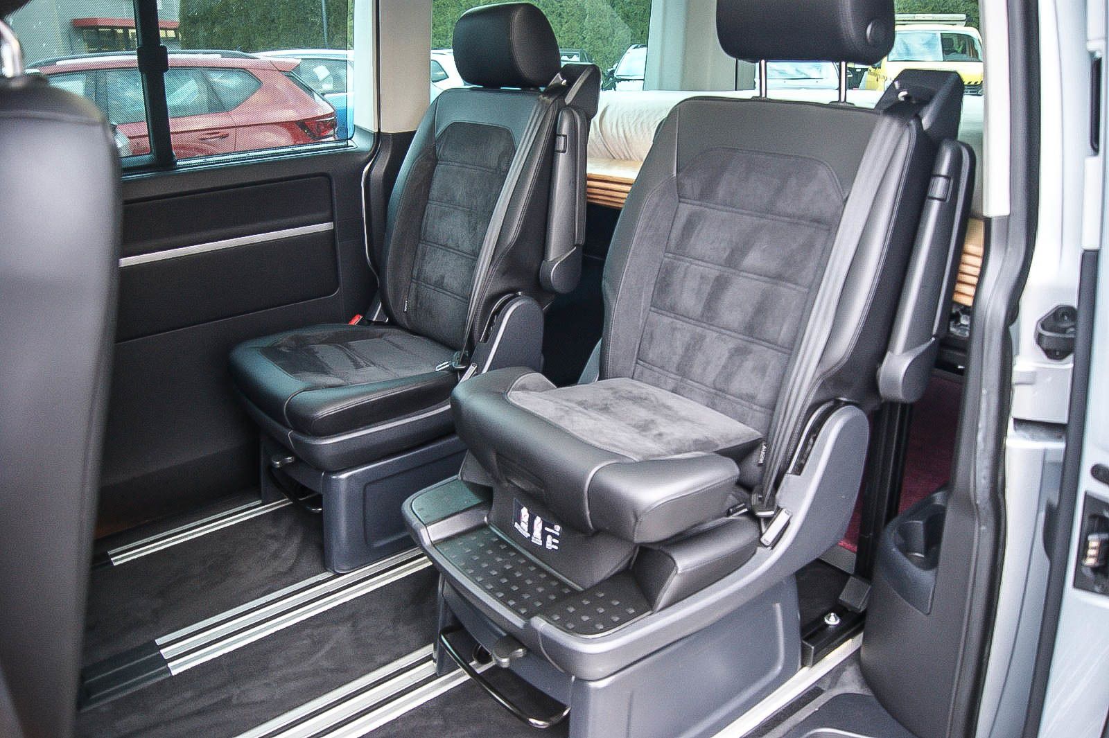 Fahrzeugabbildung Volkswagen T6 Multivan 20TDI DSG Highline 6-Sitze STHZ BETT