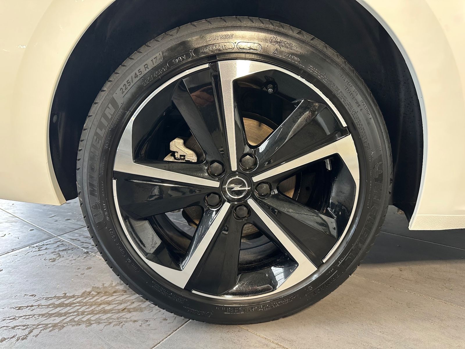 Fahrzeugabbildung Opel Astra SpT 1.5 D Aut. Business Elegance NAV+LED