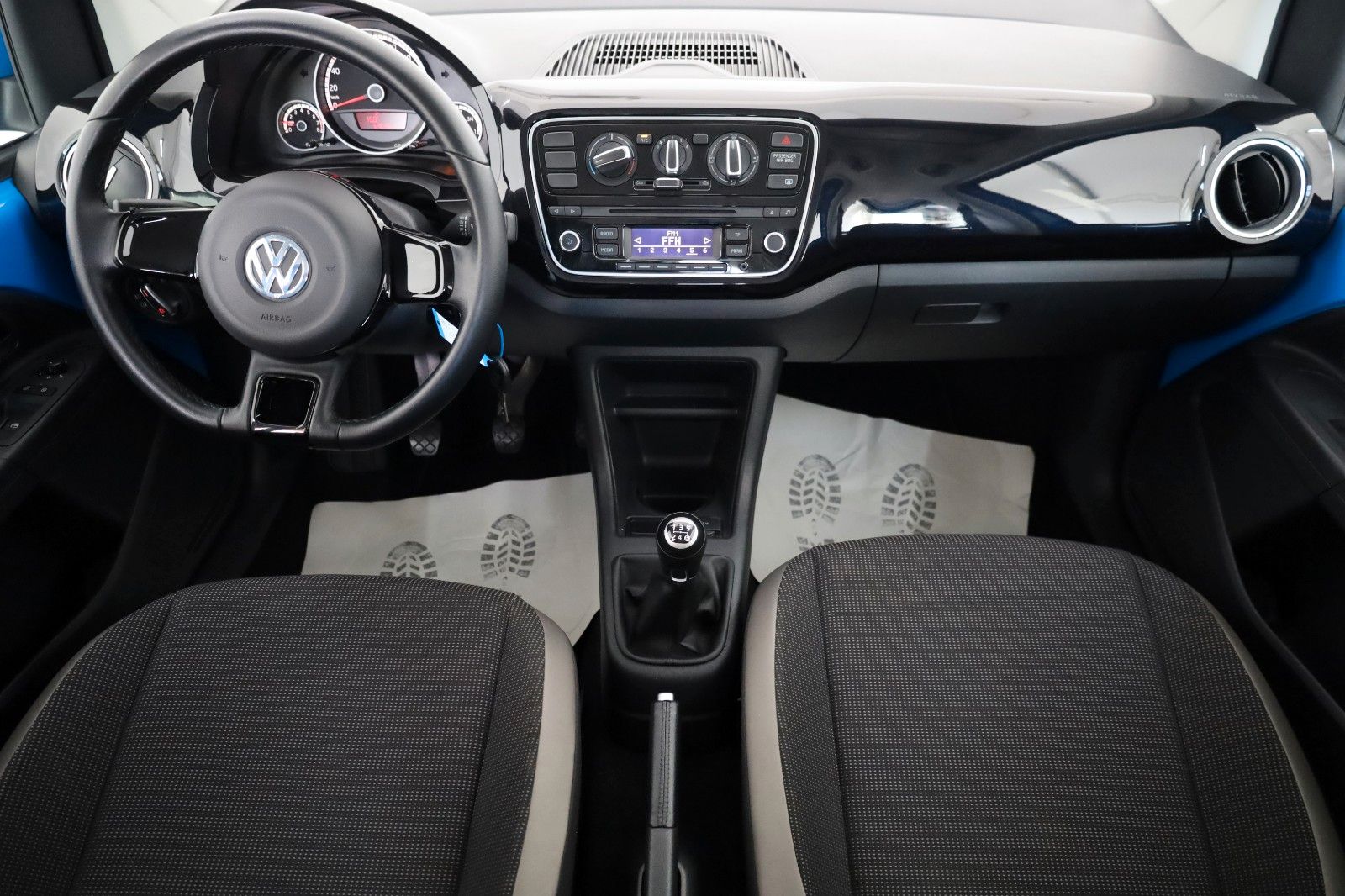 Fahrzeugabbildung Volkswagen up! high up! Klima, 8-fach bereift