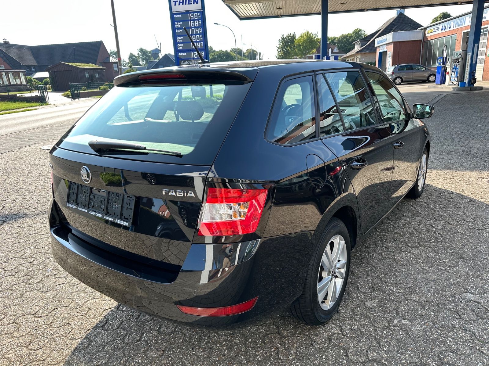 Fahrzeugabbildung SKODA Fabia Combi 1.0 TSI Ambition SHZG/BT/GJR/CarPlay
