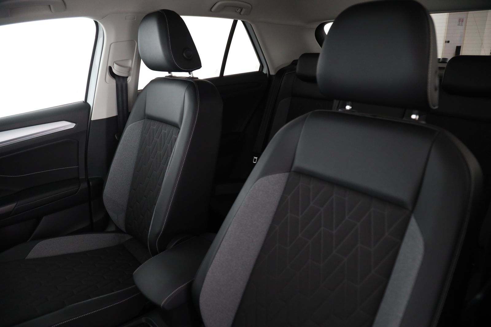 Volkswagen T-Roc - Bild 12