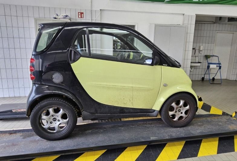 Fahrzeugabbildung Smart fortwo city-coupe Pulse KLIMAAUTOMATIK PANORAMA