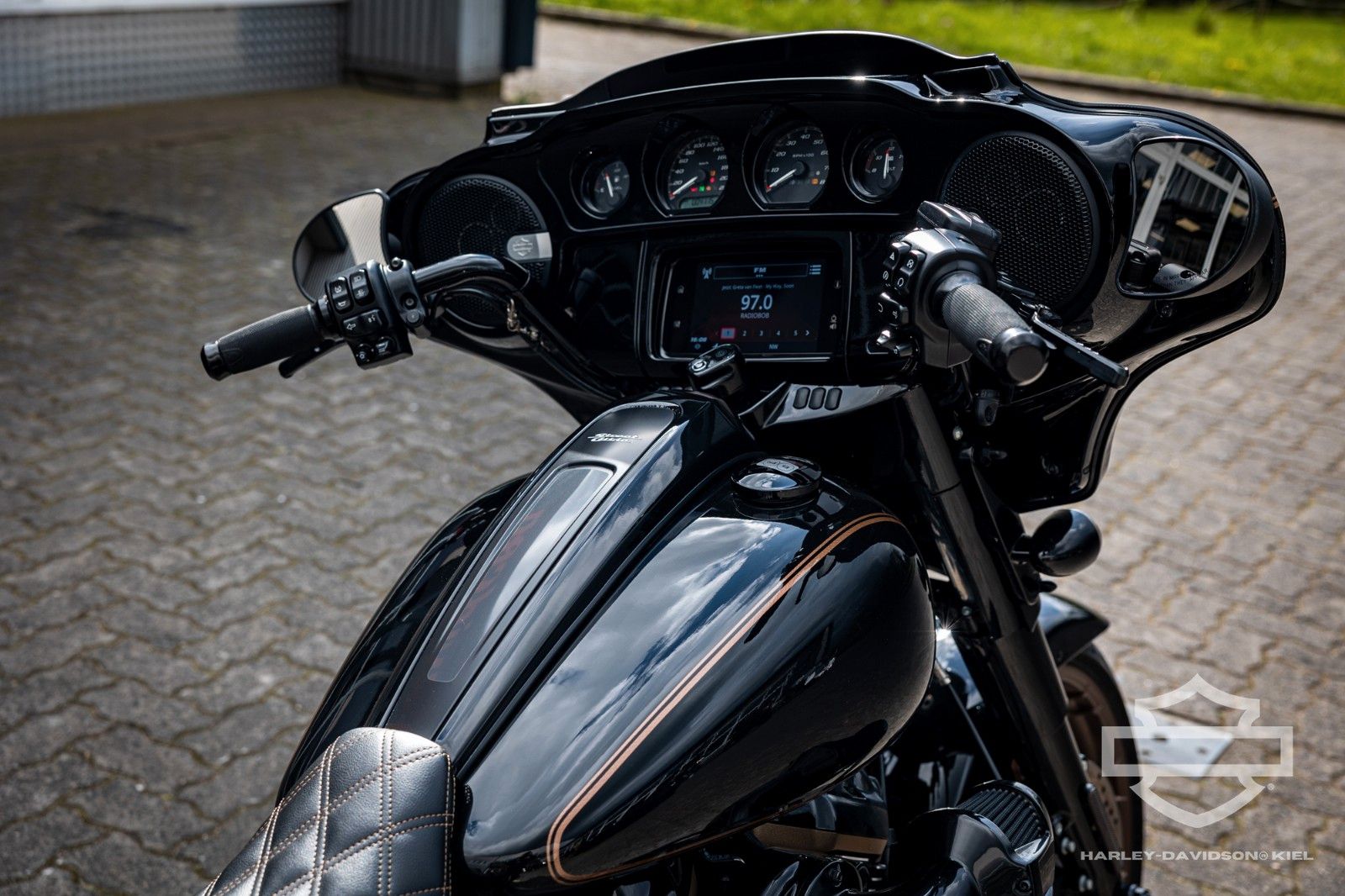 Fahrzeugabbildung Harley-Davidson FLHXST STREET GLIDE ST 117 - JEKILL&HYDE -