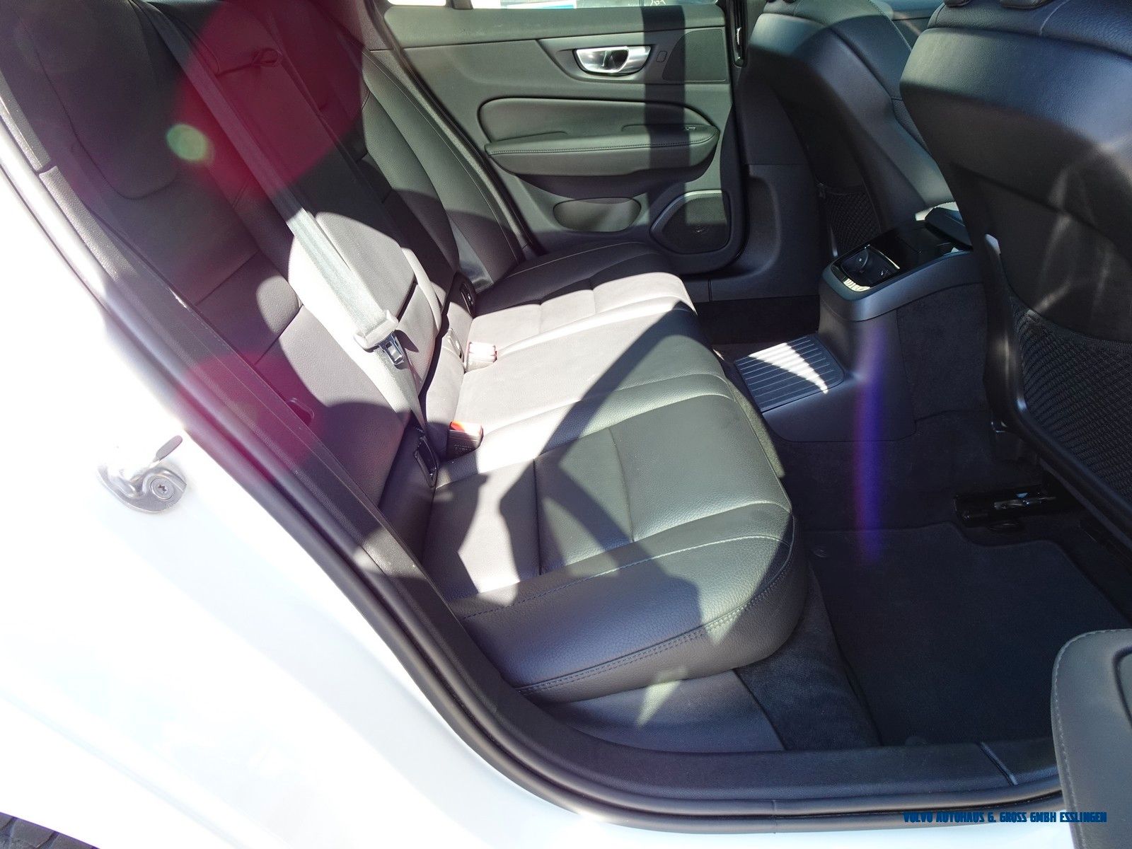 Volvo V60 T8 AWD Recharge Ultimate Dark foto 12
