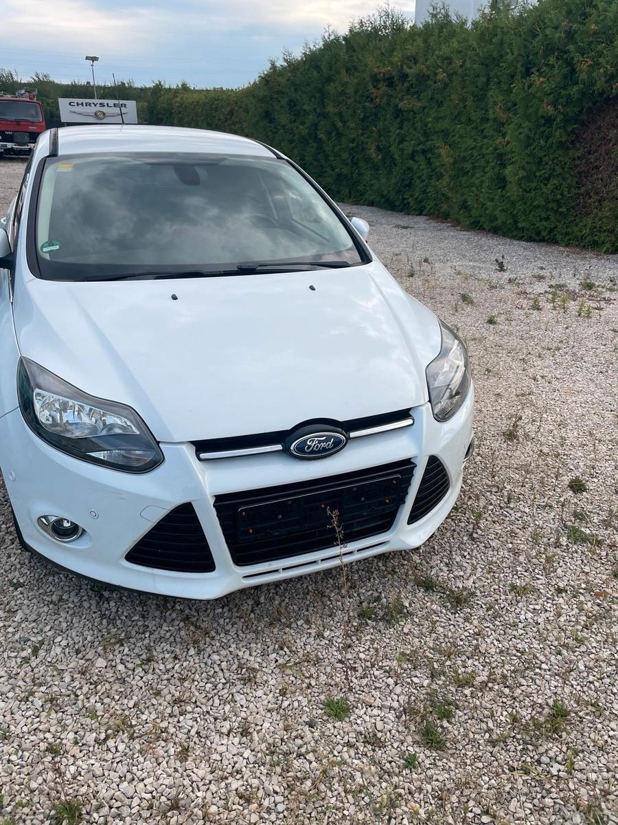 Ford Focus 2013 — rear view