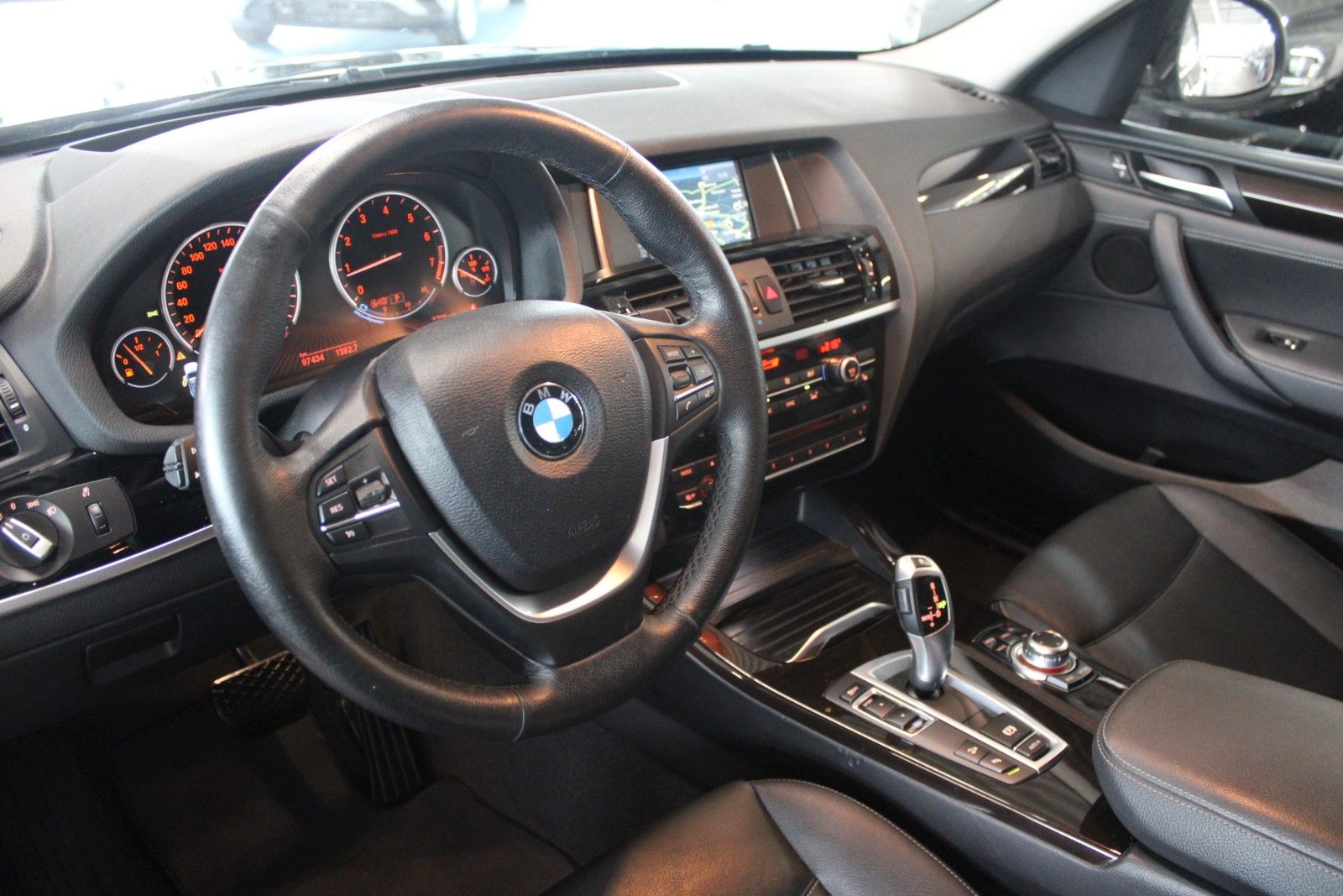 Fahrzeugabbildung BMW X3 xDrive28i xLine Aut. AHK HUD LEDER STDHZ uvm.