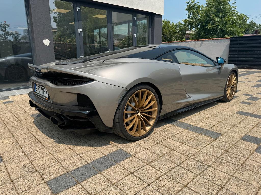 McLaren GT