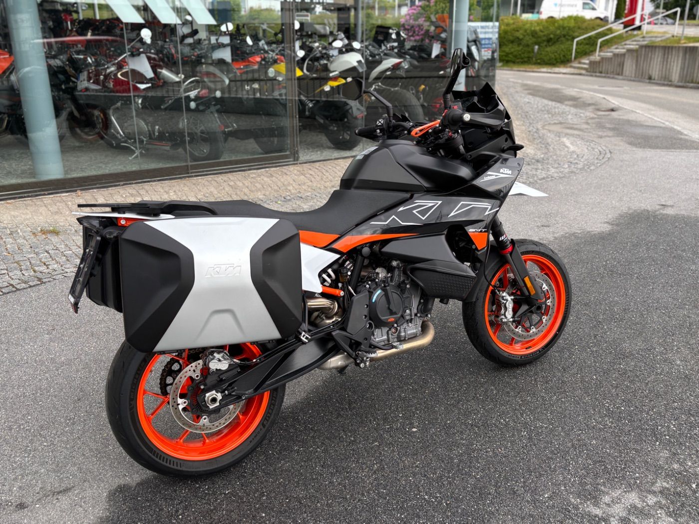 Fahrzeugabbildung KTM 890 SMT Modell 2023 Quickshifter, 2x Koffer