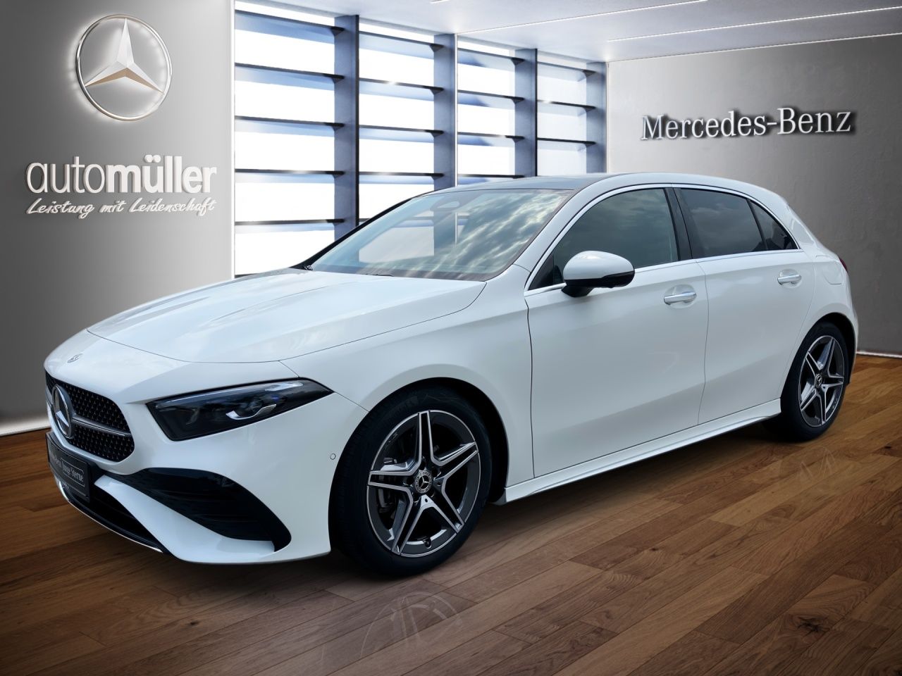 Fahrzeugabbildung Mercedes-Benz A 200 AMG+AHK+PANO+MULTIB+360°+DISTR+KEYL+CARPL
