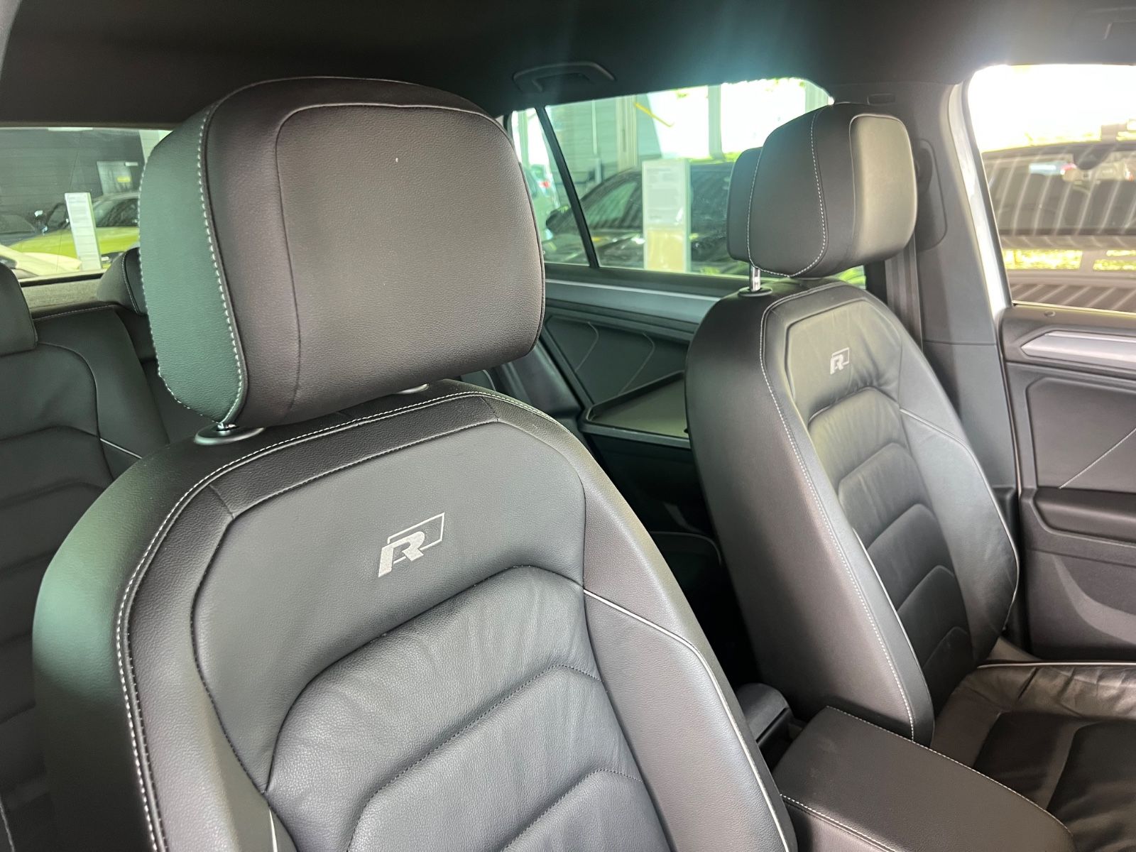 Fahrzeugabbildung Volkswagen Tiguan Highline 4Motion R line *HEAD-UP*MEMORY*