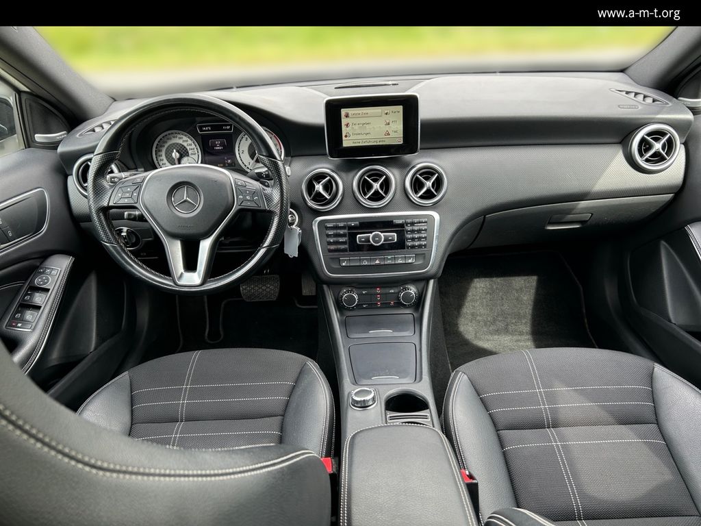 MERCEDES-BENZ A 220