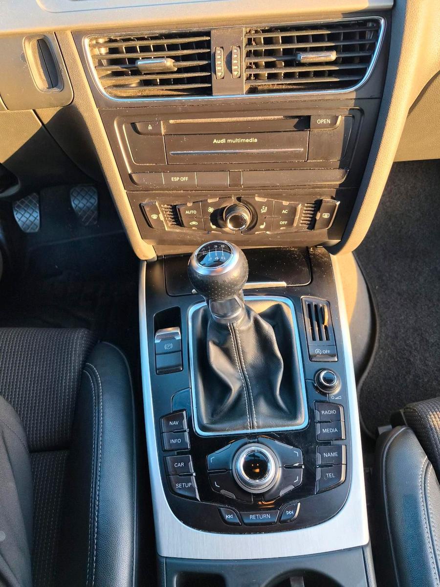 Audi A4 2010 — photo 15