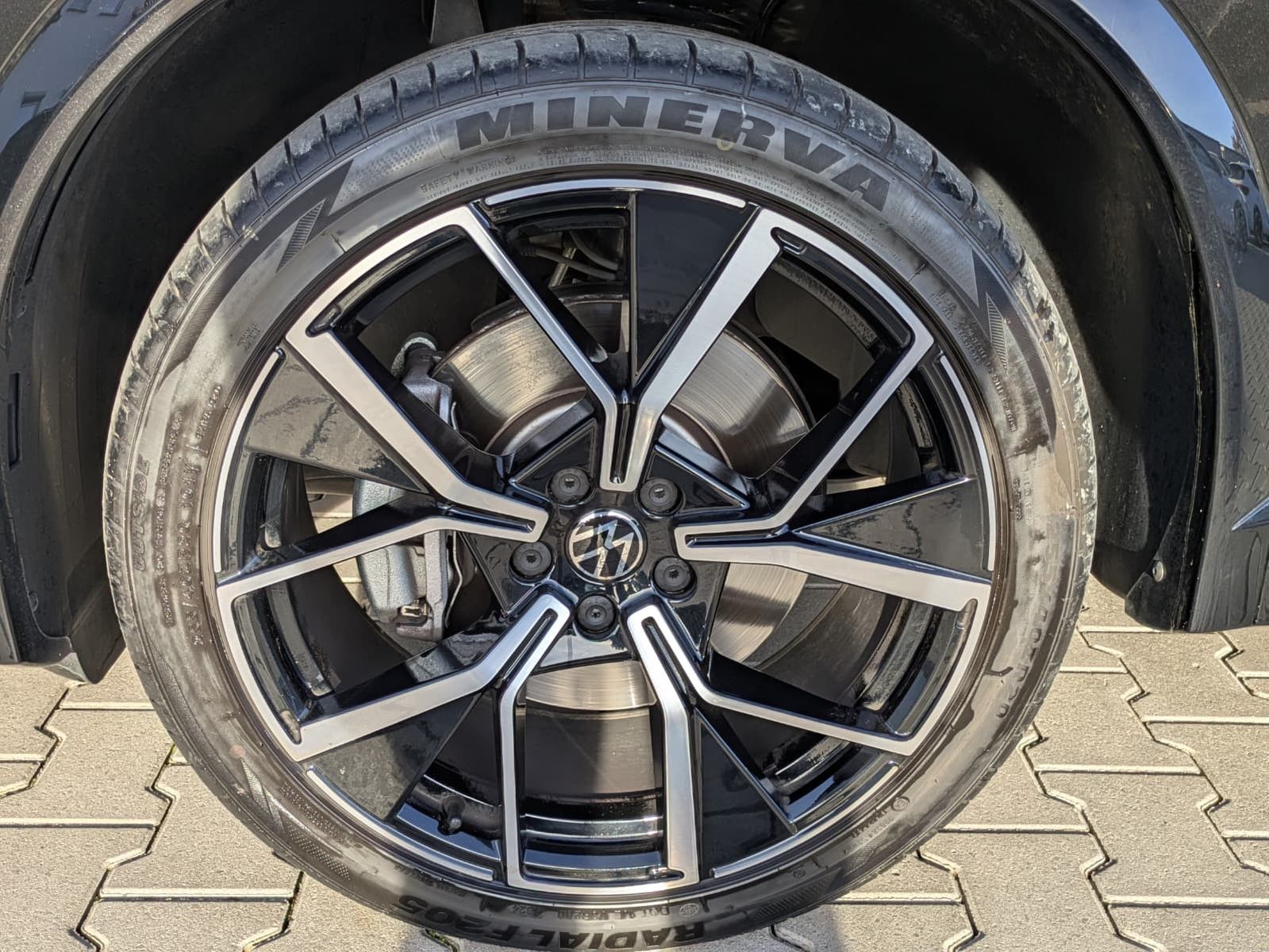 Fahrzeugabbildung Volkswagen Tiguan 2.0 TDI 4M R-Line PANO*H&K*AHK*MATRIX*20"