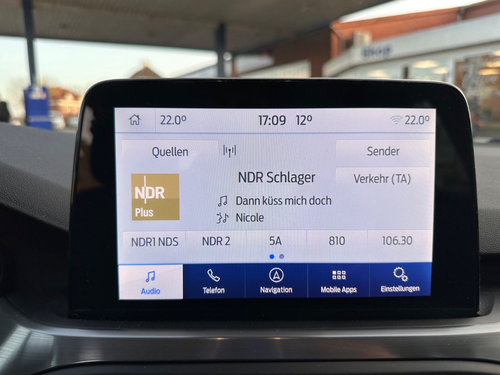 Fahrzeugabbildung Ford Focus Turnier Titanium 1.0 EB Navi/APP/LED/eHeck