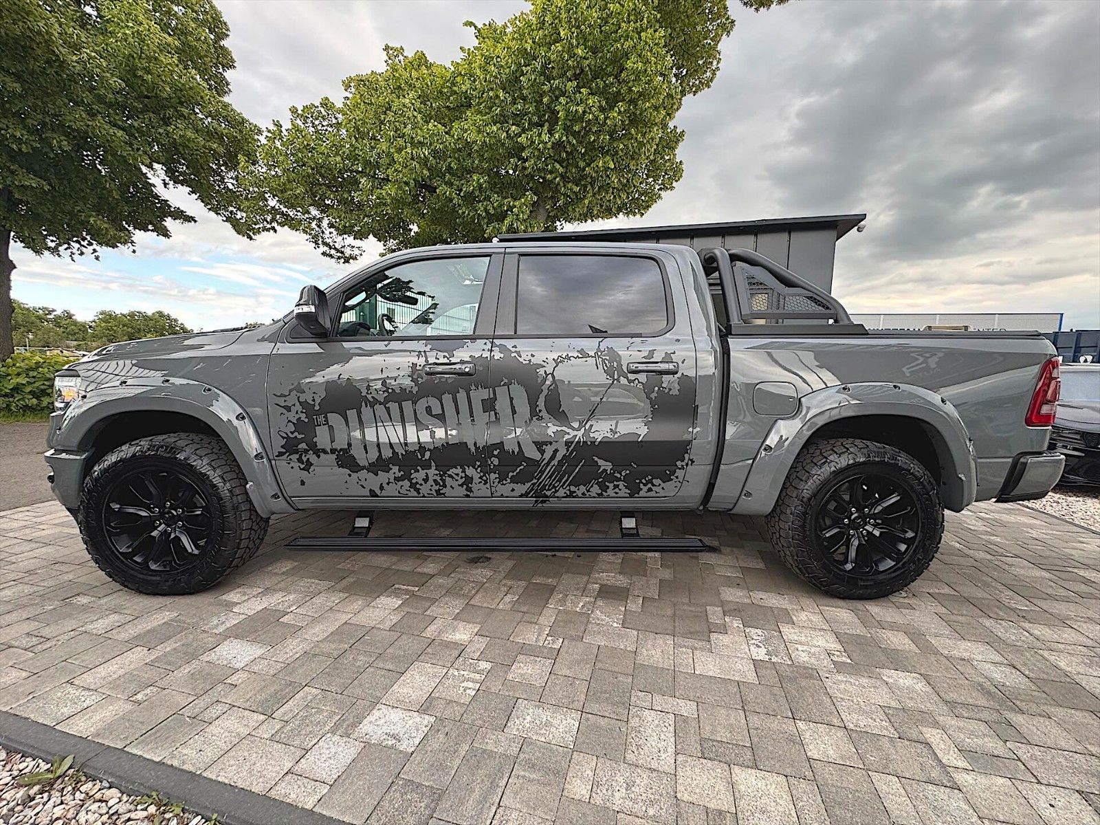 Fahrzeugabbildung Dodge RAM 5.7 V8 LARAMIE PUNISHER Offroad 4x4 *Pano*