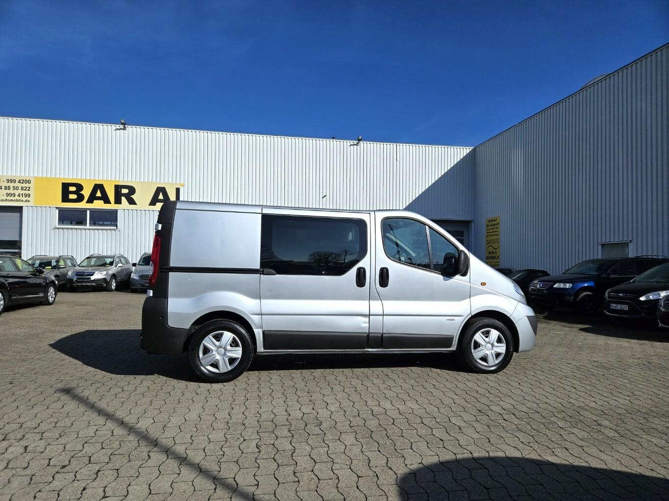 Opel Vivaro 2,5 DCI 96000 KM AUTOM TÜV 3.28 AHK KLIMA