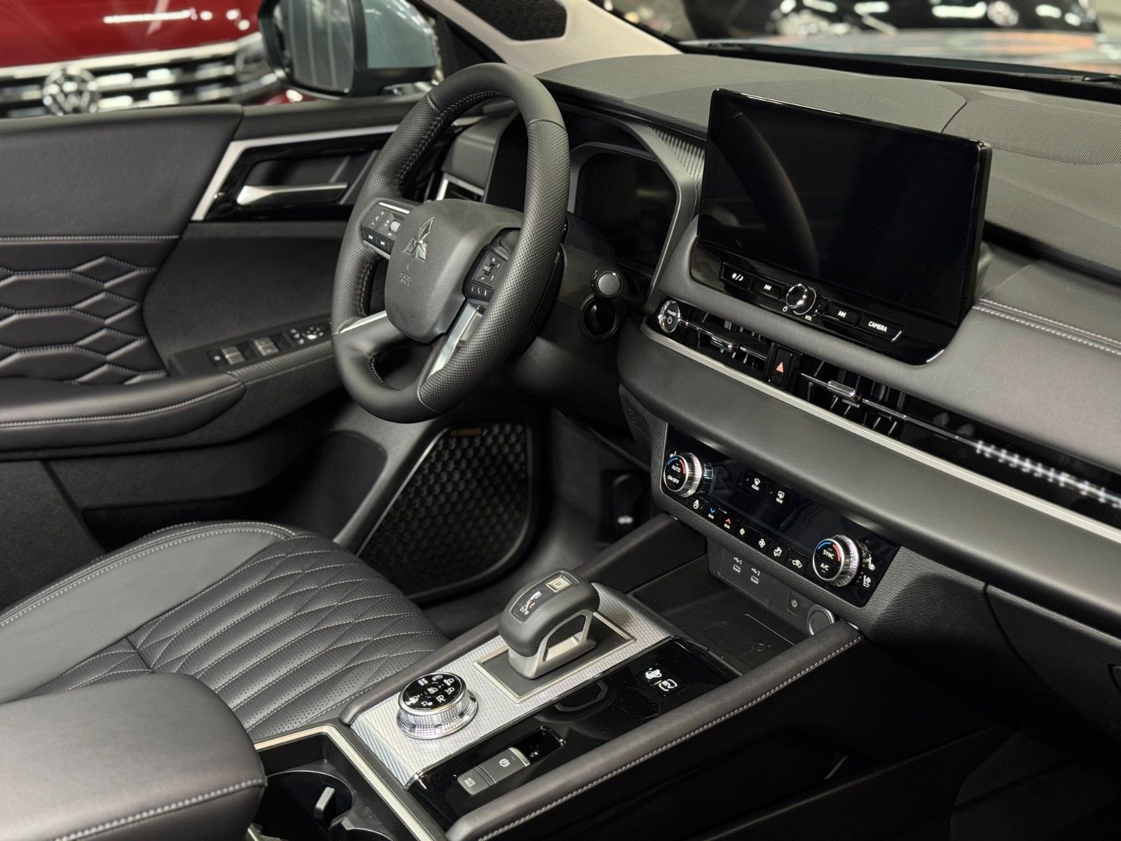 Fahrzeugabbildung Mitsubishi Outlander 2.4PLUG-IN HYBRID 4WD TOP