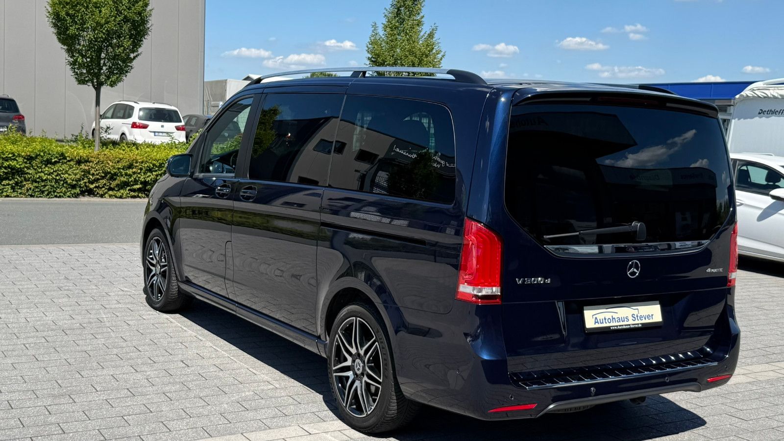 Fahrzeugabbildung Mercedes-Benz V 300 d EDITION 4MATIC lang AMG Line