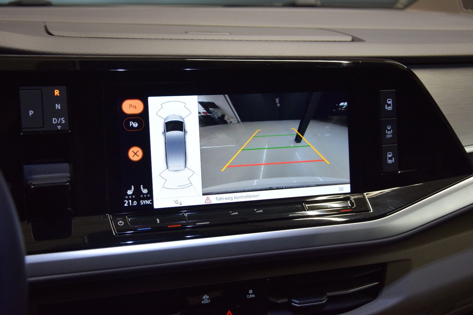 Fahrzeugabbildung Volkswagen T7 Multivan Edition lang Matrix AHK Standheiz